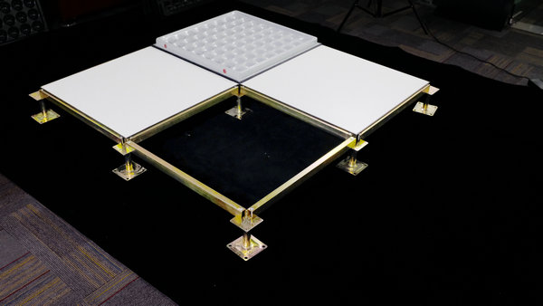 無邊防靜電地板拼裝結(jié)構(gòu)圖.jpg 無邊防靜電地板拼裝結(jié)構(gòu)圖.jpg