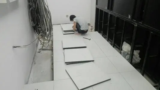 防靜電地板鋪設(shè)