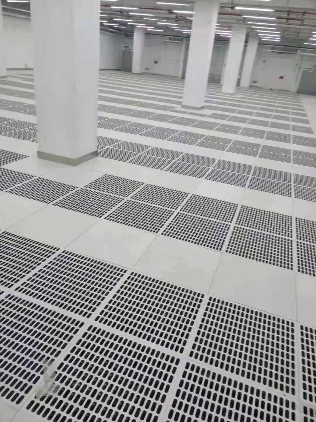 全鋼通風(fēng)防靜電地板哪種好？